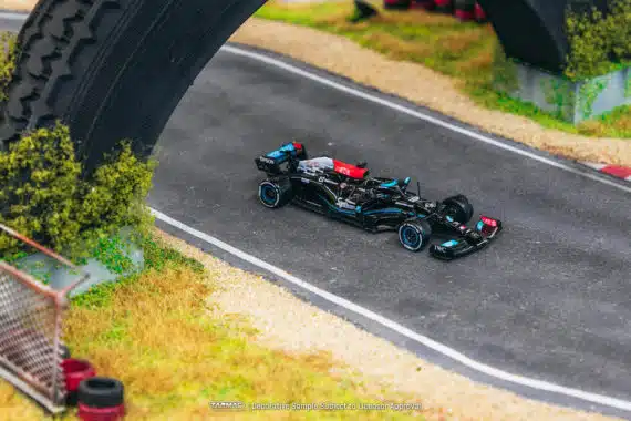 Tarmac Works 1/64 GLOBAL64 Mercedes-AMG F1 W12 E Performance São Paulo Grand Prix 2021 Winner Lewis Hamilton