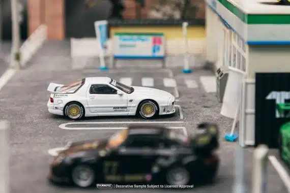 Tarmac Works 1/64 ROAD64 Pandem Mazda RX-7 FC3S White T64R-066-WH