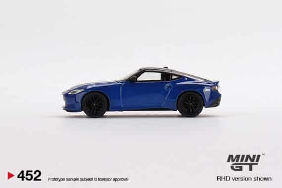MINI GT No.452 Nissan Fairlady Z Version ST 2023 Seiran Blue RHD MGT00452-R