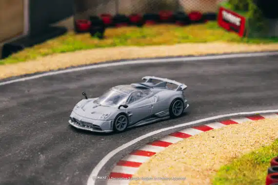 Tarmac Works 1/64 GLOBAL64 Pagani Imola Rosso Dubai