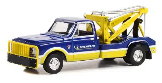 Greenlight 1/64 Dually Drivers Series 11 - 1967 Chevrolet C-30 Dually Wrecker - Michelin Service Center 46110-A