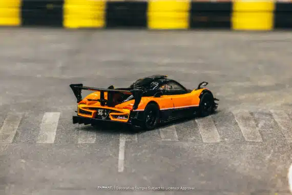 Tarmac Works 1/64 GLOBAL64 Pagani Zonda Revolución Arancio Saint Tropez