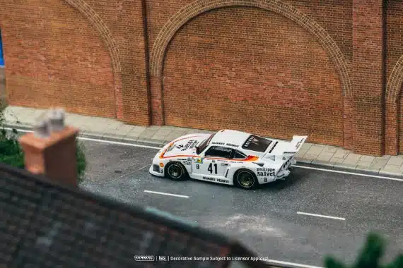 Tarmac Works 1/64 HOBBY64 Porsche 935 K3 24h of Le Mans 1979 - Winner K. Ludwig / D. Whittington / B. Whittington