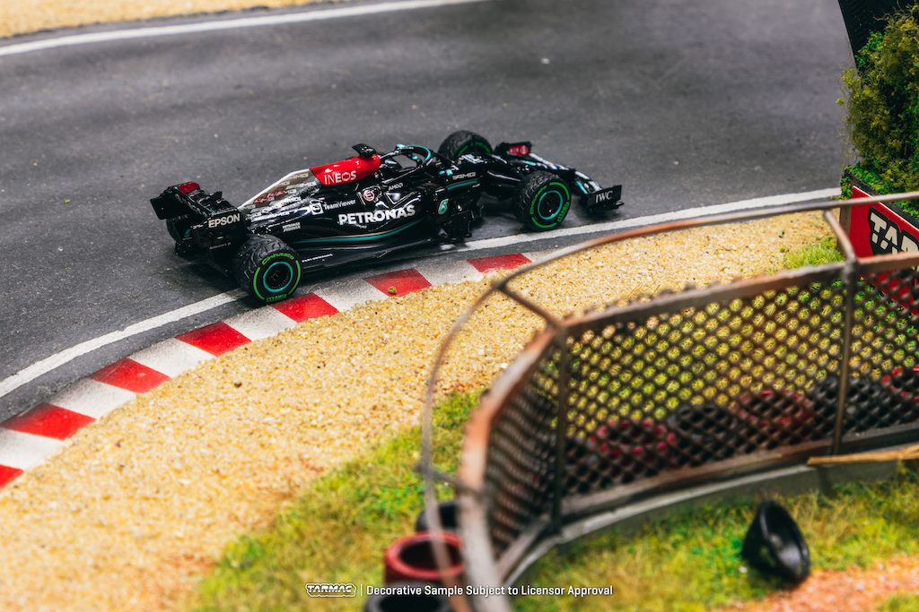 Tarmac Works 1/64 GLOBAL64 Mercedes-AMG F1 W12 E Performance Russian Grand Prix 2021 Winner 100th Win - Lewis Hamilton
