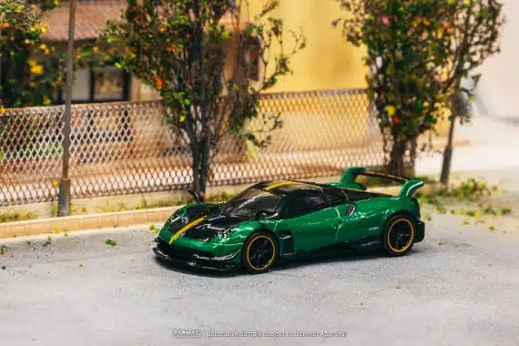 Tarmac Works 1/64 GLOBAL64 Pagani Huayra BC Trifoglio Verde