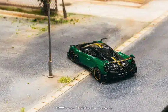 Tarmac Works 1/64 GLOBAL64 Pagani Huayra BC Trifoglio Verde