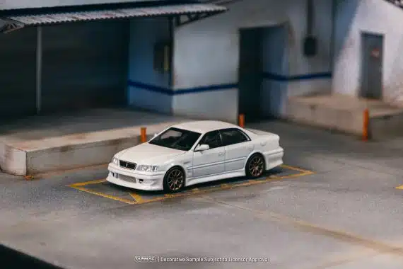 Tarmac Works 1/64 GLOBAL64 VERTEX Toyota Chaser JZX100 White Metallic