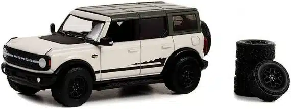 Greenlight 1/64 The Hobby Shop Series 14 - 2021 Ford Bronco Wildtrak with Spare Tires 97140-E