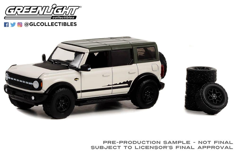 Greenlight 1/64 The Hobby Shop Series 14 - 2021 Ford Bronco Wildtrak with Spare Tires 97140-E