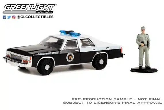 Greenlight 1/64 The Hobby Shop Series 14 - 1990 Ford LTD Crown Victoria with Police Officer 97140-D