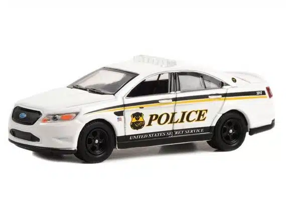 Greenlight 1/64 Exclusive Hot Pursuit Limited Edition 2015 Ford Police Interceptor 43015-D