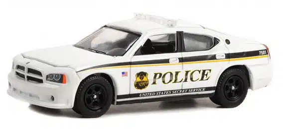 Greenlight 1/64 Exclusive Hot Pursuit Limited Edition 2010 Dodge Charger Pursuit 43015-C