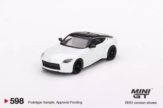 MINI GT No.598 Nissan Fairlady Z Version ST 2023 Everest White RHD MGT00598