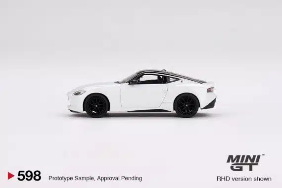 MINI GT No.598 Nissan Fairlady Z Version ST 2023 Everest White RHD MGT00598