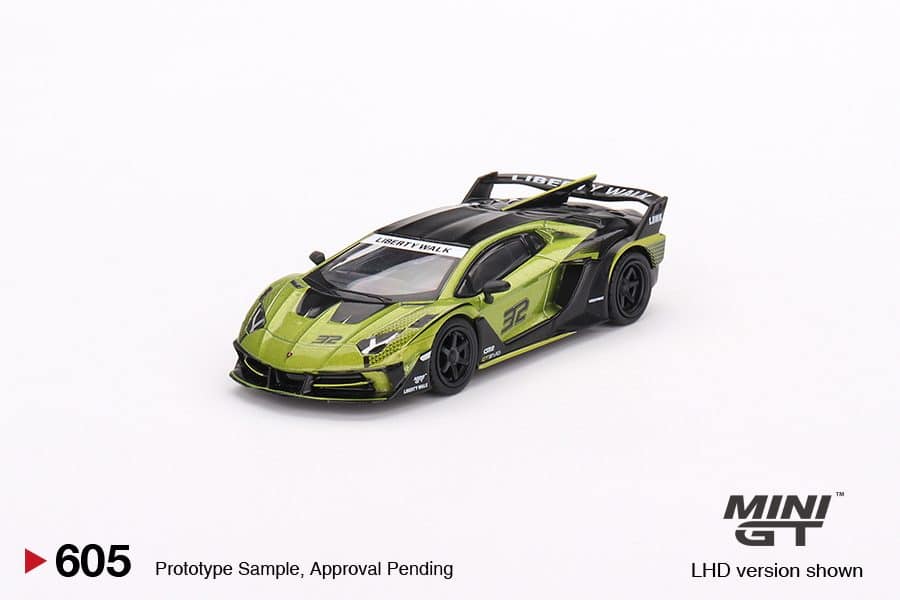 MINI GT No.605 Lamborghini LB-Silhouette WORKS Aventador GT EVO Lime RHD MGT00605-R