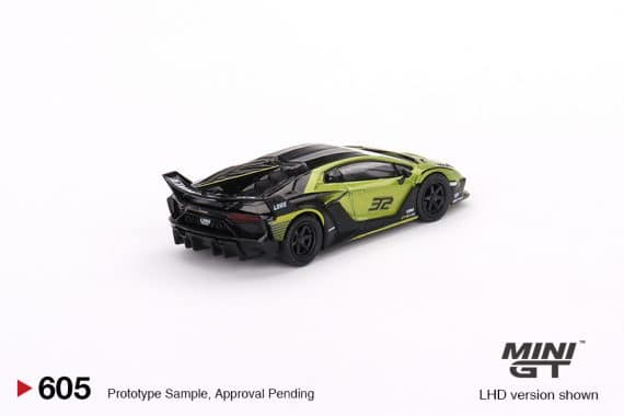 MINI GT No.605 Lamborghini LB-Silhouette WORKS Aventador GT EVO Lime RHD MGT00605-R