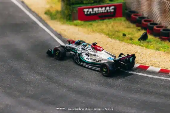 Tarmac Works 1/64 GLOBAL64 Mercedes-AMG F1 W13 E Performance Sao Paulo Grand Prix 2022 Winner George Russell T64G-F044-GR1