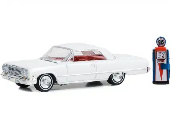 Greenlight 1/64 The Hobby Shop Series 15 - 1963 Chevrolet Bel Air with Vintage Gas Pump 97150-A