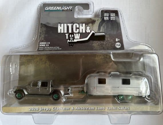 Greenlight 1/64 Hitch & Tow Series 23 - 2020 Jeep Gladiator & Airstream Land Yacht Safari Chase Car (ล้อเขียว) 32230-B