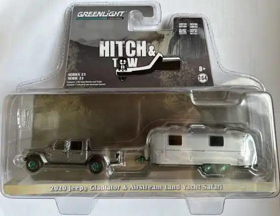 Greenlight 1/64 Hitch & Tow Series 23 - 2020 Jeep Gladiator & Airstream Land Yacht Safari Chase Car (ล้อเขียว) 32230-B