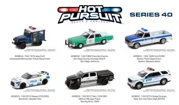 Greenlight 1/64 Hot Pursuit Series 40 - 2014 Nissan GT-R (R35) Chase Car (ล้อเขียว) 42980-D