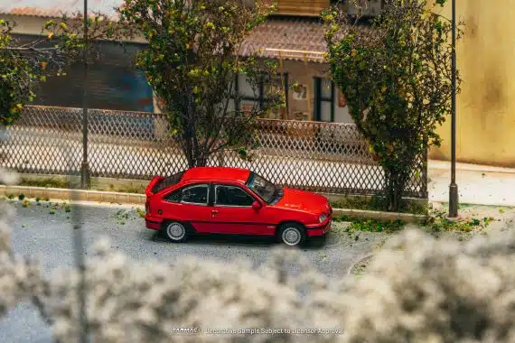 Tarmac Works 1/64 GLOBAL64 Opel Kadett GSi Red T64G-065-RE