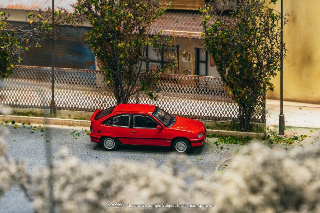 Tarmac Works 1/64 GLOBAL64 Opel Kadett GSi Red T64G-065-RE
