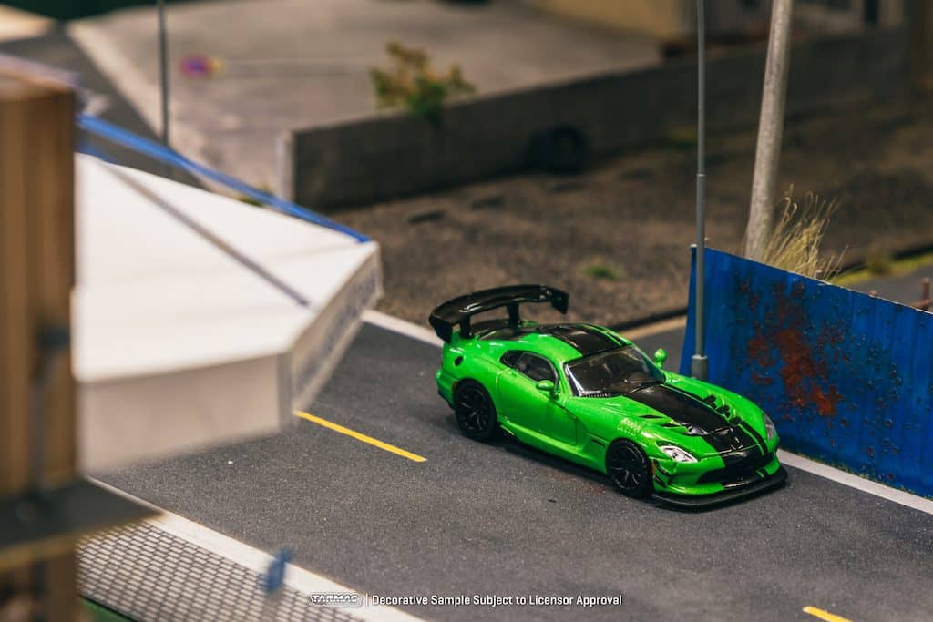 Tarmac Works 1/64 GLOBAL64 Dodge Viper ACR Extreme Green Metallic T64G-TL028-GR
