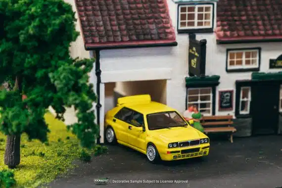 Tarmac Works 1/64 ROAD64 Lancia Delta HF integrale Giallo Ginestra T64R-TL049-GG