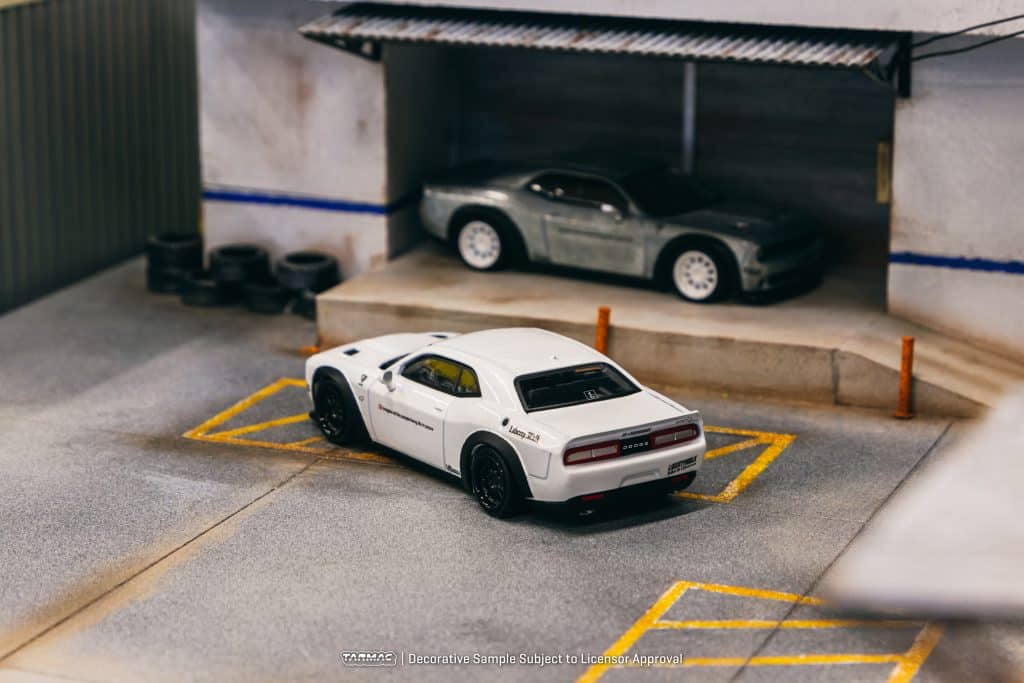 Tarmac Works GLOBAL64 LB-WORKS Dodge Challenger SRT Hellcat White T64G-TL039-WH
