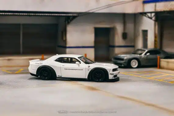 Tarmac Works GLOBAL64 LB-WORKS Dodge Challenger SRT Hellcat White T64G-TL039-WH