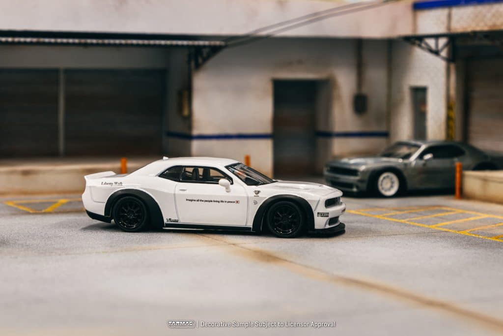 Tarmac Works GLOBAL64 LB-WORKS Dodge Challenger SRT Hellcat White T64G-TL039-WH
