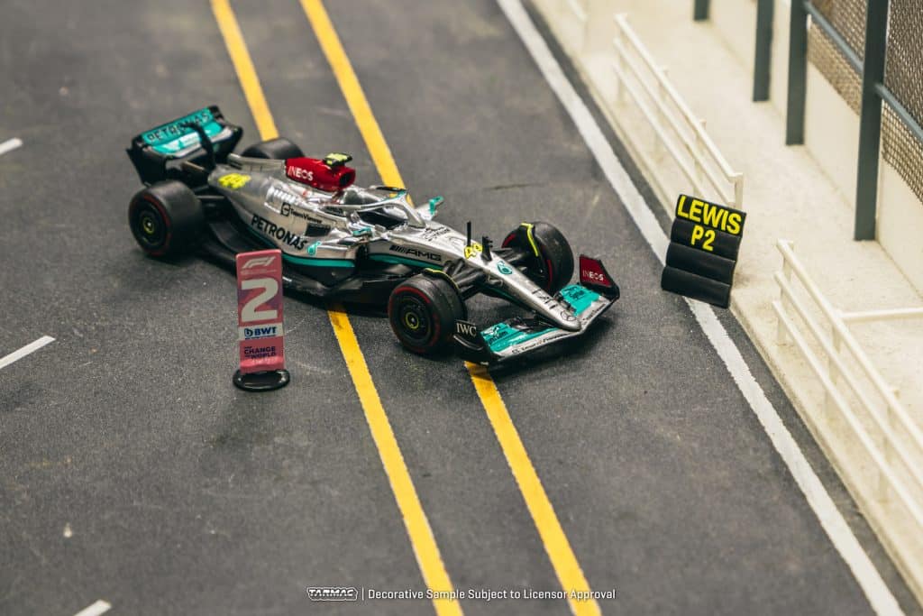 Tarmac Works 1/64 GLOBAL64 Mercedes-AMG F1 W13 E Performance Sao Paulo Grand Prix 2022 Lewis Hamilton T64G-F044-LH1