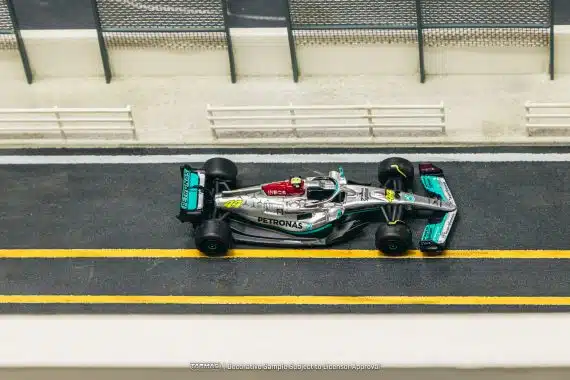 Tarmac Works 1/64 GLOBAL64 Mercedes-AMG F1 W13 E Performance Sao Paulo Grand Prix 2022 Lewis Hamilton T64G-F044-LH1