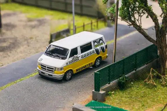 Tarmac Works 1/64 GLOBAL64 Dodge Van Mooneyes T64G-TL032-ME