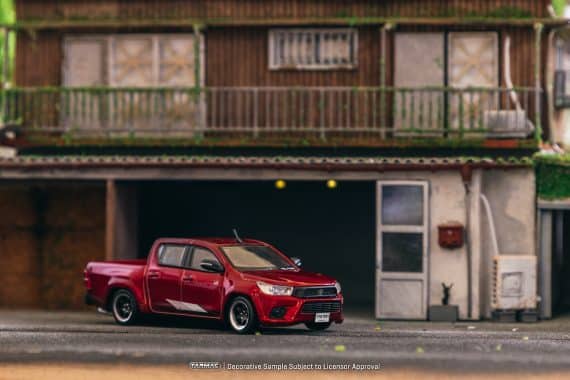 Tarmac Works 1/64 ROAD64 Toyota Hilux Red T64R-041-RE