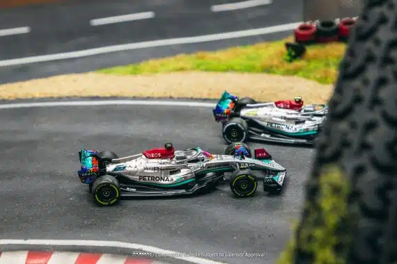 Tarmac Works 1/64 GLOBAL64 Mercedes-AMG F1 W13 E Performance Miami Grand Prix 2022 George Russell T64G-F044-GR2