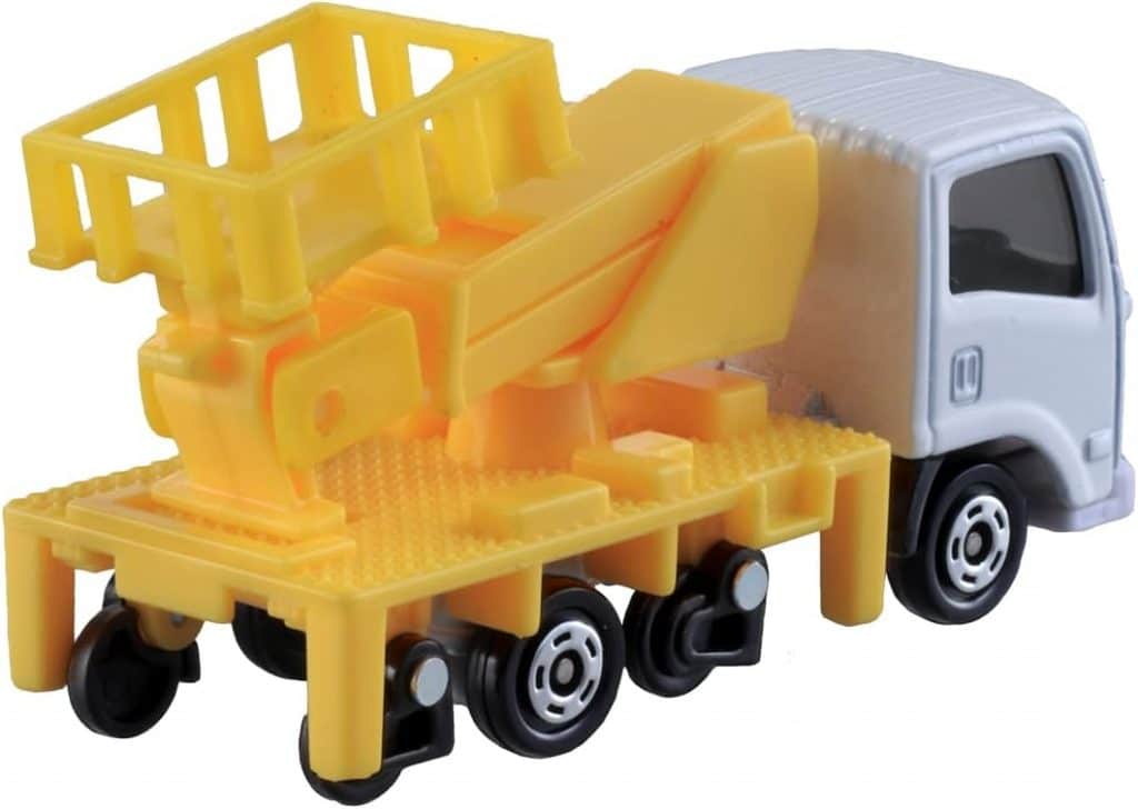 Takara Tomy Tomica No.17 Isuzu ELF Road Railer