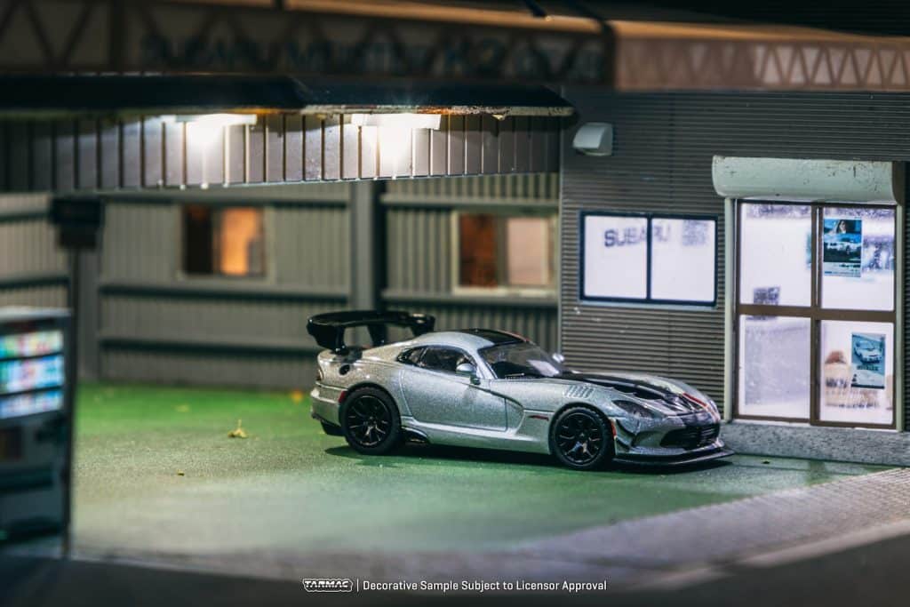 Tarmac Works 1/64 GLOBAL64 Dodge Viper ACR Extreme Silver Metallic T64G-TL028-SL
