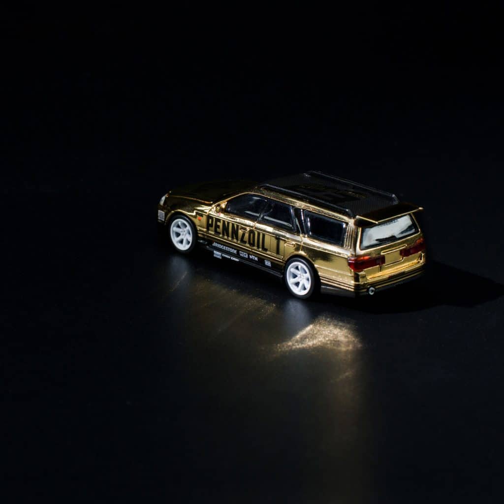 POP RACE 1/64 Nissan Stagea RHD (Right Hand Drive) #1 "Pennzoil" Gold Chrome with Carbon Top PR64-57