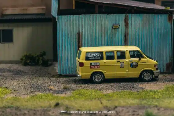 Tarmac Works 1/64 GLOBAL64 Dodge Van Yellow T64G-TL032-YL