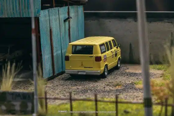 Tarmac Works 1/64 GLOBAL64 Dodge Van Yellow T64G-TL032-YL