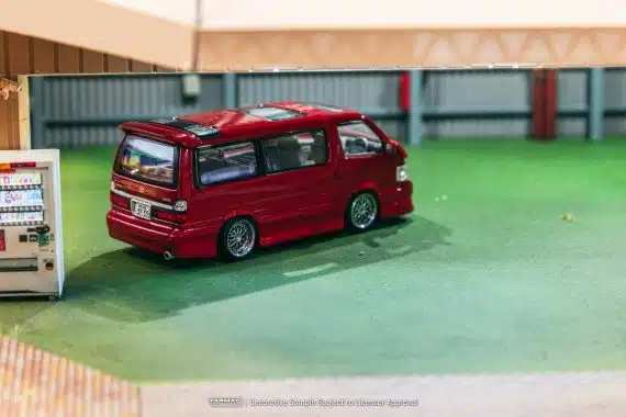 Tarmac Works 1/64 ROAD64 Toyota Hiace Wagon Custom Red T64R-078-RE