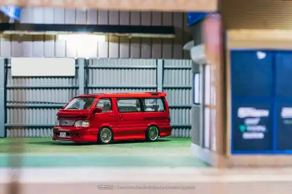 Tarmac Works 1/64 ROAD64 Toyota Hiace Wagon Custom Red T64R-078-RE