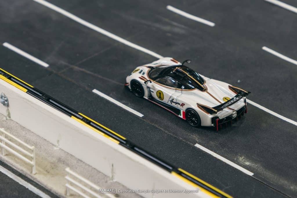 Tarmac Works 1/64 GLOBAL64 Pagani Huayra R Bianco Benny Lamley Special Edition T64G-TL035-WH