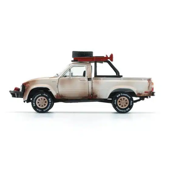 BM Creations 1/64 BMC Toyota Hilux 1980 N60 N70 Series Matte Rusting White RHD 64B0358