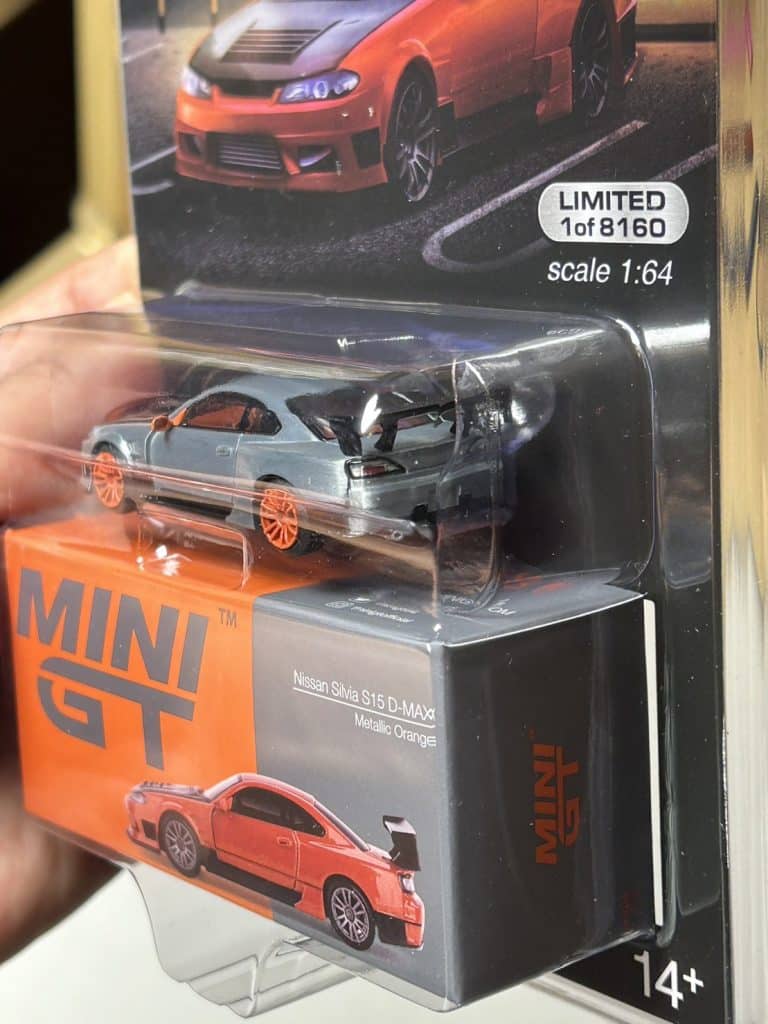 MINI GT No.581 Chase Car Nissan Silvia S15 D-MAX Metallic Orange MGT00581-MJC Diecast model cars