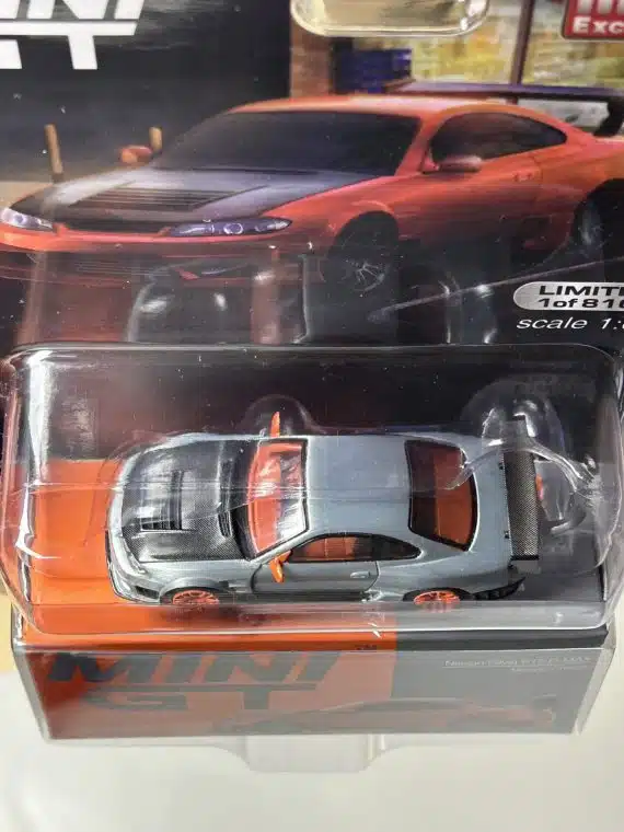 MINI GT No.581 Chase Car Nissan Silvia S15 D-MAX Metallic Orange MGT00581-MJC Diecast model cars