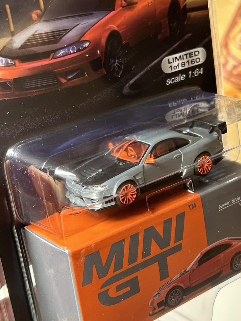 MINI GT No.581 Chase Car Nissan Silvia S15 D-MAX Metallic Orange MGT00581-MJC Diecast model cars