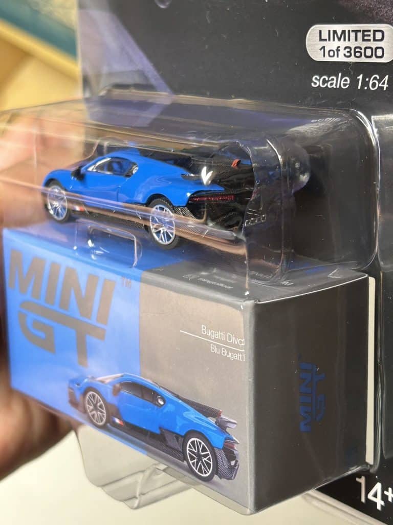 MINI GT No.601 Chase Car Bugatti Divo Blu Bugatti LHD MGT00601-MJC Diecast model cars